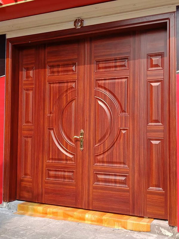Cửa thép vân gỗ Koffmann - Những chiếc cửa này đã trở thành dấu ấn độc đáo trong không gian sống hiện đại. Sự kết hợp giữa thép và gỗ giúp tạo nên sự hoàn hảo, không chỉ mang lại tính thẩm mỹ cao mà còn đảm bảo sự an toàn cho ngôi nhà của bạn. Hãy xem ngay hình ảnh để trải nghiệm sự đẳng cấp mà sản phẩm này mang lại.